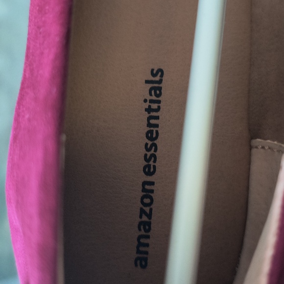 Amazon Essentials Women's Pointy Toe Flat - Picture 4 of 6